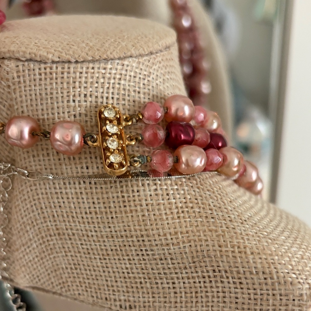 Glass and Acrylic Pink Pearl necklace - Picture 3 of 6